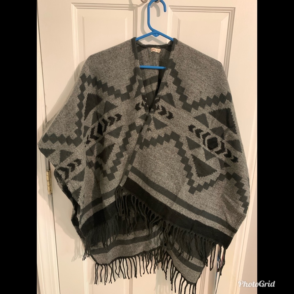 XS/S Hollister patterned poncho/cardigan
